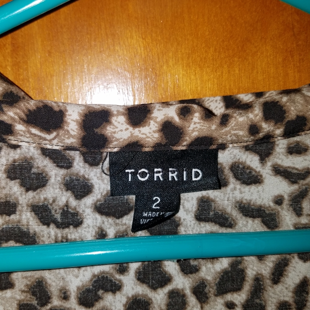 Torrid Leopards Short Sleeve Button Up - Picture 3 of 6